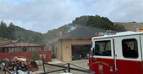 Fire crews contain brush fire in Castro Valley